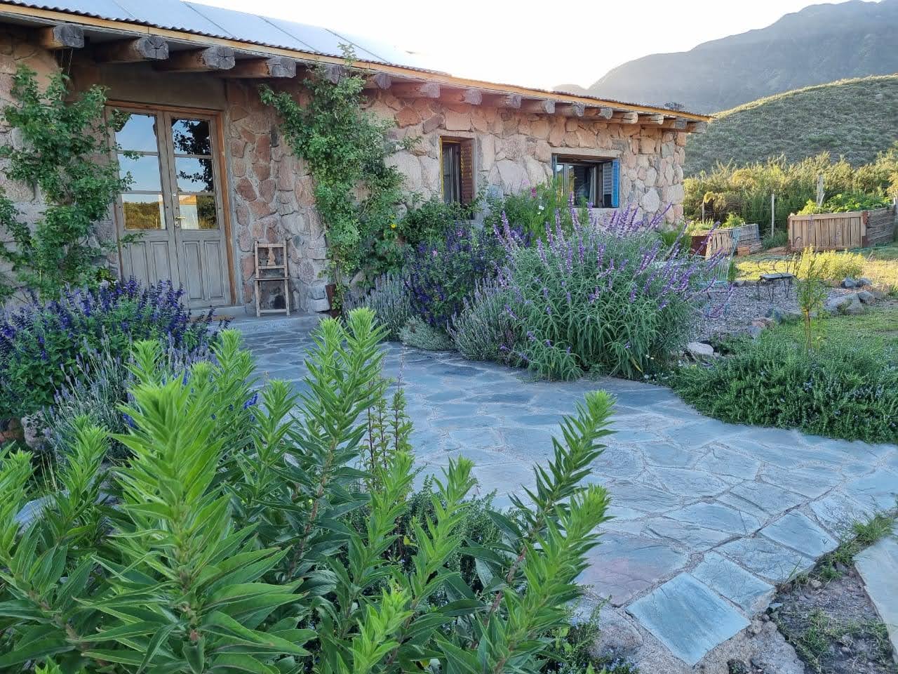 Casa en alquiler en La Crucecita, Lujan de Cuyo, Mendoza, Argentina.