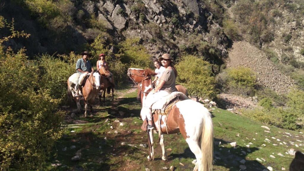 Cabalgata en Mendoza, cerca de la ciudad de Mendoza.