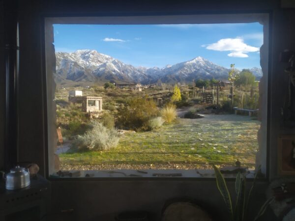 Los cerros desde el living. Vista casa en alquiler vacaciones en Mendoza.