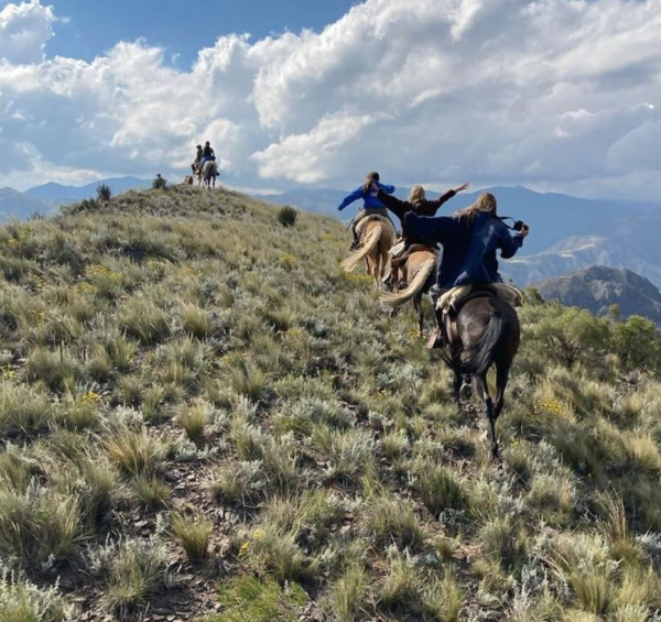 Cabalgata en la montaña de Mendoza.